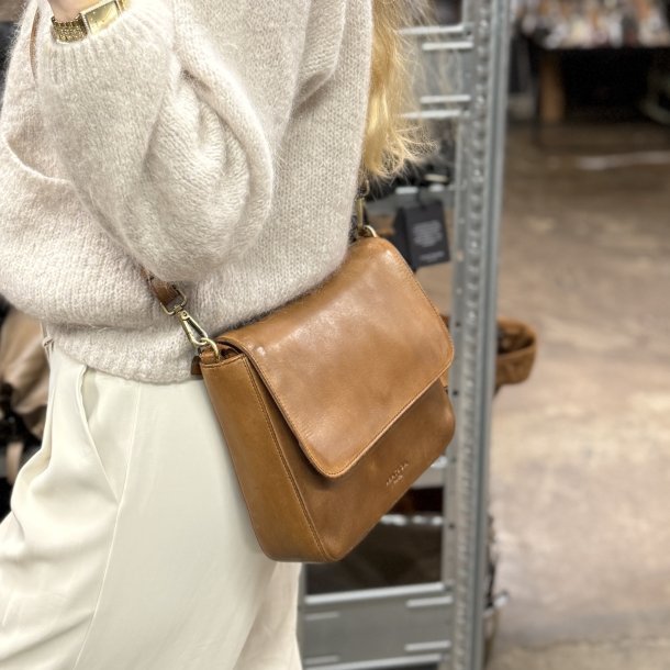 Crossbody med klap Brienno Kernel�der