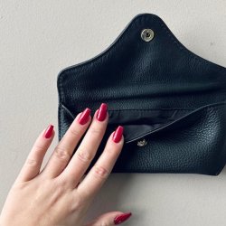 Brilleetui cow  sort Skind