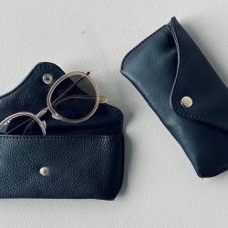 Stor pung til pas og brilleetui COW sort skind