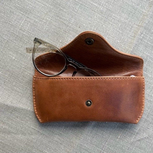 Brilleetui cow raw cognac skind