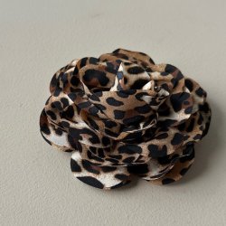 Stor broche / hrspnde blomst leo