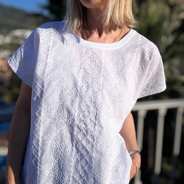 T-shirt med broderi str. M-XL