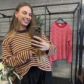 Lang�rmet bluse med striber 