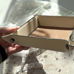 Opbevaringsbakke i skind 