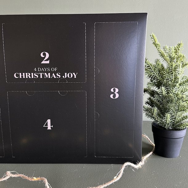 Sort adventskalender 4 lger