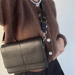 LIVE Carrie Crossbody skind