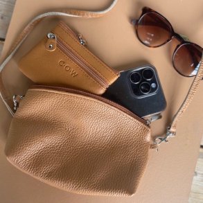 Clutch / crossbody skind