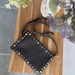 Clutch/crossbody med nitter Skind