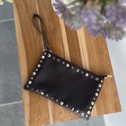 Clutch/crossbody med nitter Skind