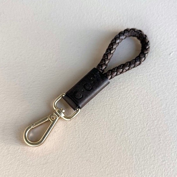 Kort nglesnor til nglering COW - flettet skind kaffe