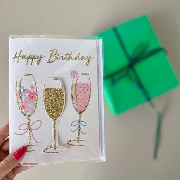 Happy birthday kort med glimmer og konvolut