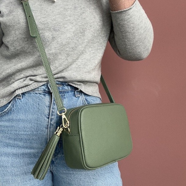 Crossbody med kvast skind