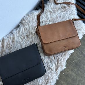 Crossbody med klap Brienno Kernel�der