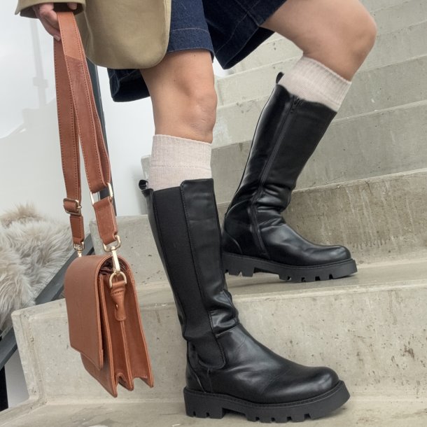 LIVE Carrie Crossbody skind