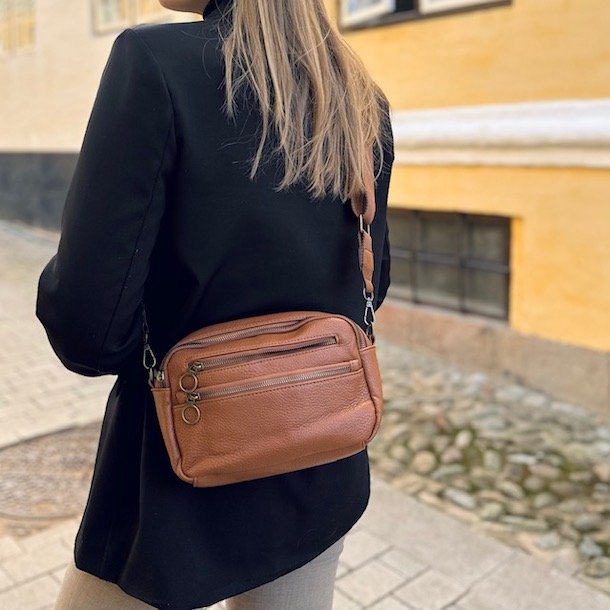Crossbody cognac