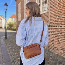 Crossbody Cow skind raw Cognac