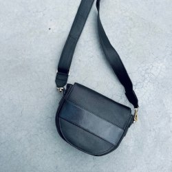 Lula crossbody med klap skind