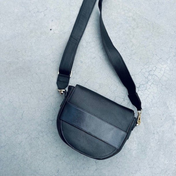Lula crossbody med klap skind