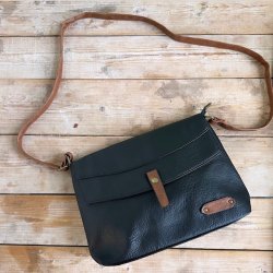 Crossbody med klap