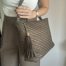 Crossbody med kvast, Nola