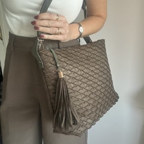 Crossbody med kvast, Nola