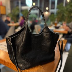 Skind taske med aftagelig rem 