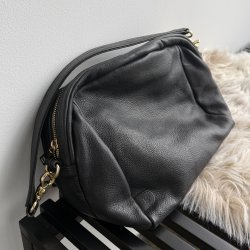 Judith crossbody sort Skind