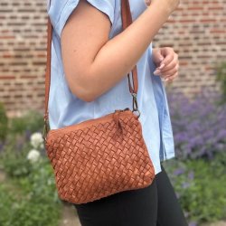 Crossbody med flet washed lder