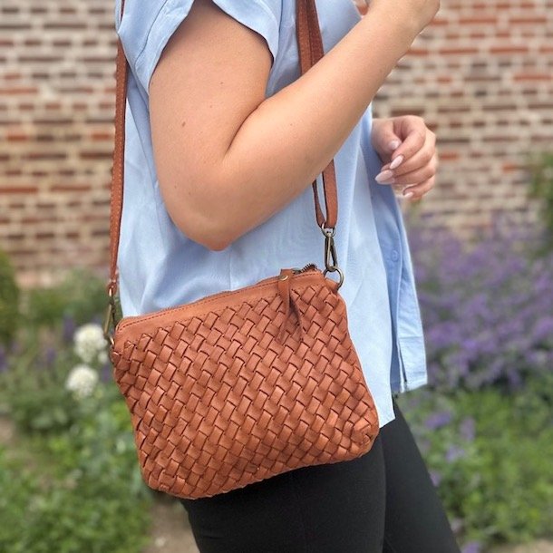 Crossbody med flet washed lder