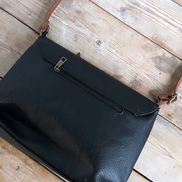 Crossbody med klap