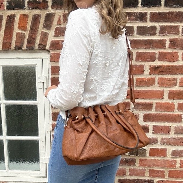 Crossbody med rynke effekt