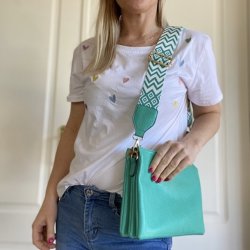 Crossbody med mange rum og trendrem