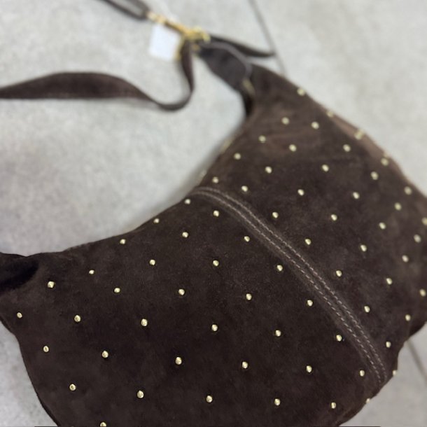 Crossbody Rils med nitter Ruskind