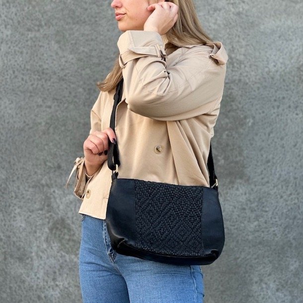 Crossbody flet skind