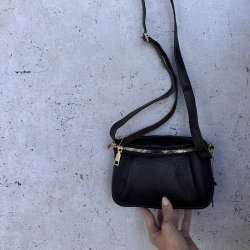 Crossbody lille skind