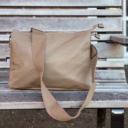 Crossbody med kanvas rem og mange rum