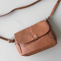 Crossbody cognac