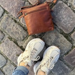 Crossbody lille Cow skind raw Cognac
