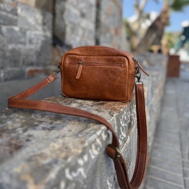 Crossbody Cow skind raw Cognac