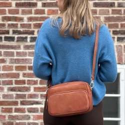 Crossbody med frontlomme retro cognac skind