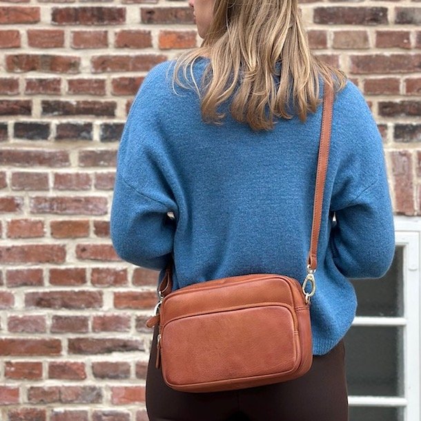 Crossbody med frontlomme retro cognac skind