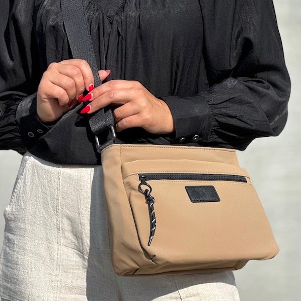 Crossbody m. 4 rum nylon