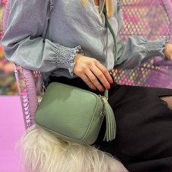 Crossbody med kvast skind