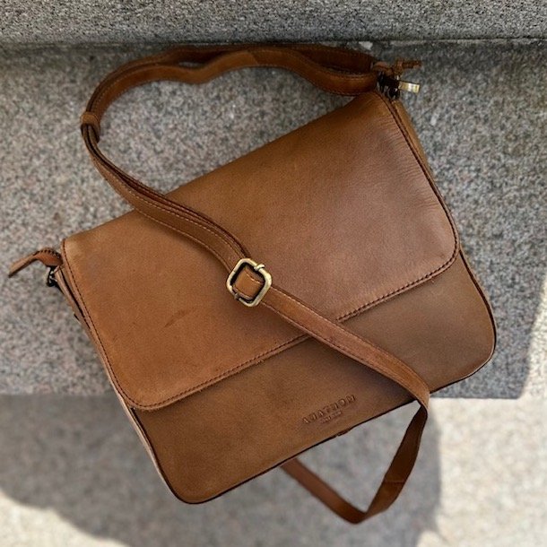 Crossbody med klap Brienno Kernelder