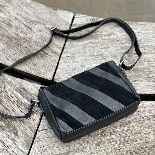 Taske nr 33 sort skind/ruskind