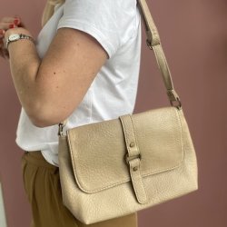 crossbody med klap