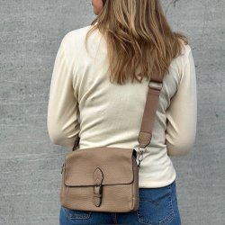 Crossbody med 3 rum