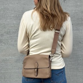 Crossbody med 3 rum