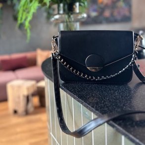 Lille crossbody med halv cirkel spnde 