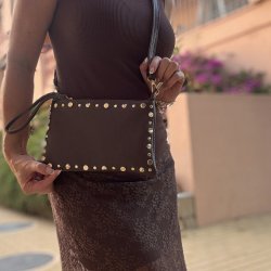 Clutch/crossbody med nitter Skind